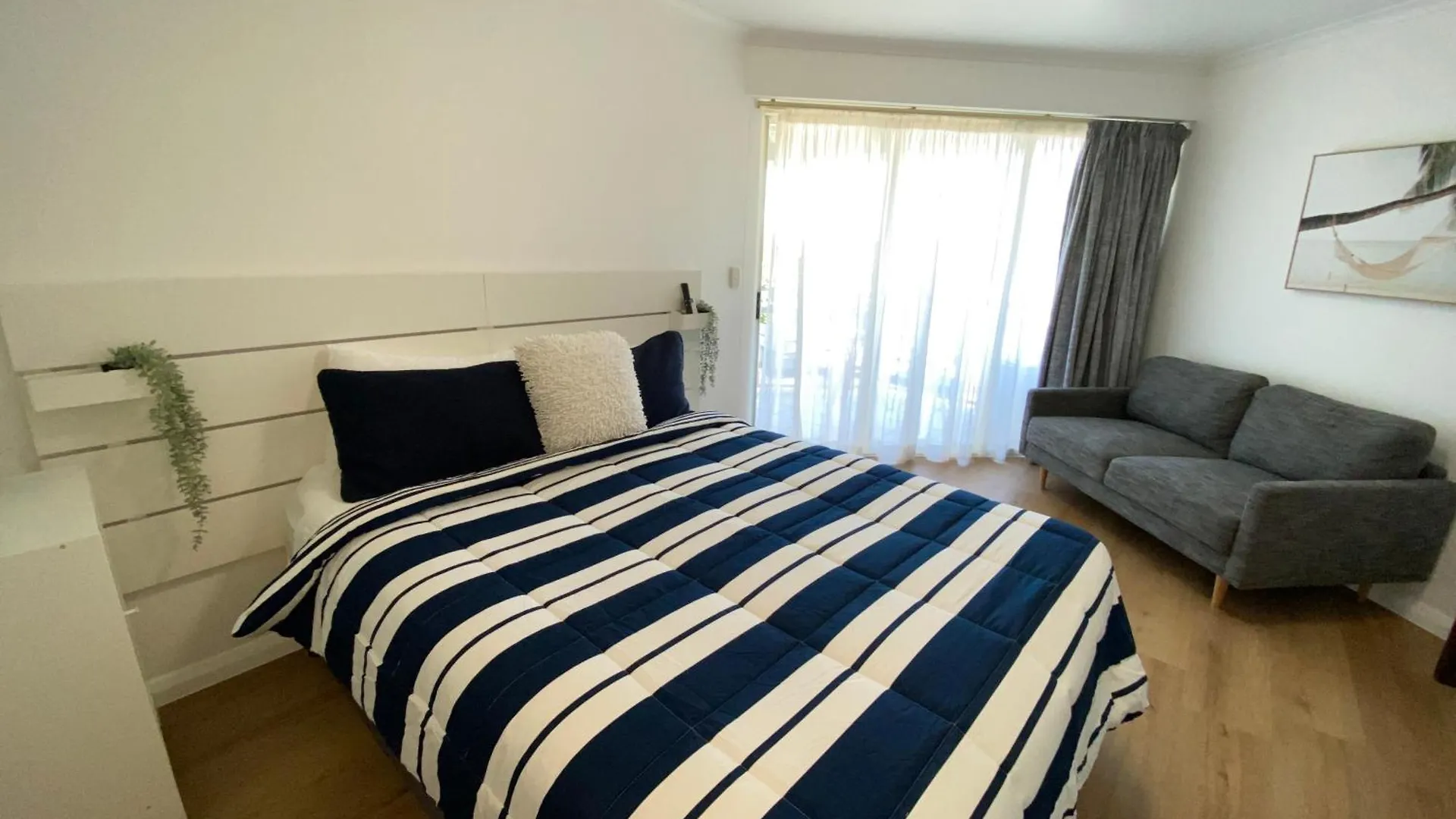 Beachfront Top Floor Resort Queen Studio At Alex Beach Resort Alexandra Headland Austrálie