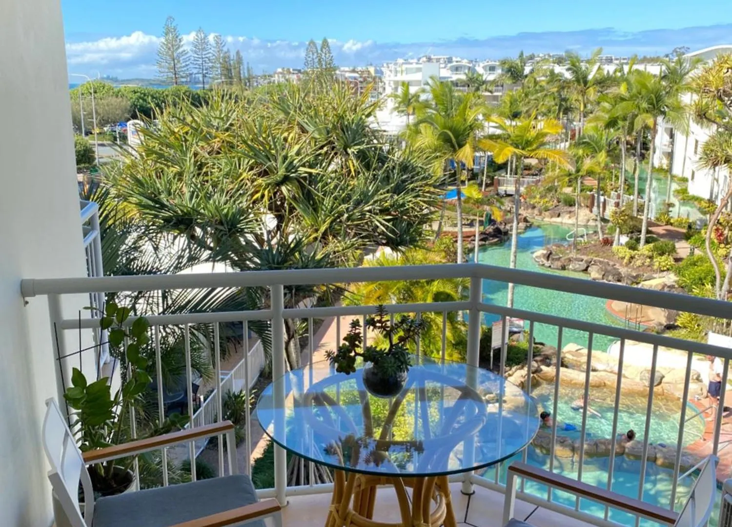 Beachfront Top Floor Resort Queen Studio At Alex Beach Resort Alexandra Headland Apartmán